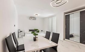 Ivana Black & White Apartments - Marusici